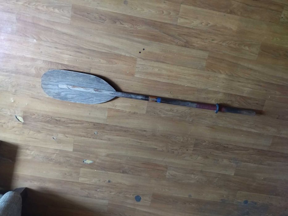 Весло (деревянное).