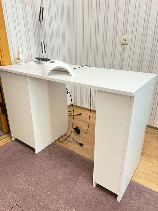 стіл для манікюру