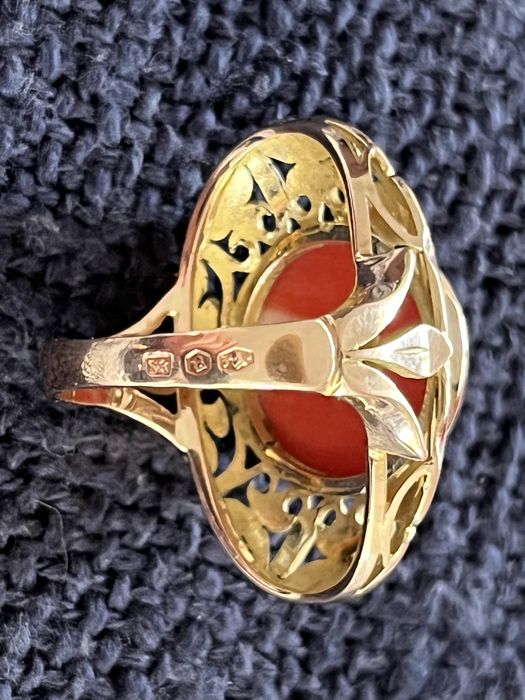 Zloty pierscionek z koralem PRL 14K - 12,7gr.