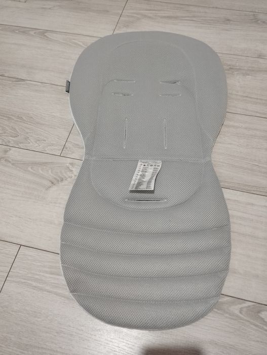 Wkładka zmniejszająca do wózka spacerówki