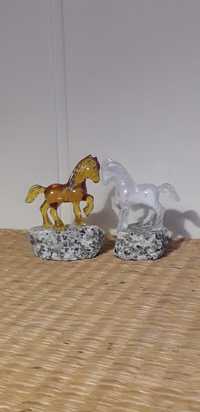 figurki transparentne - koń na kamyku, konie, konik i
