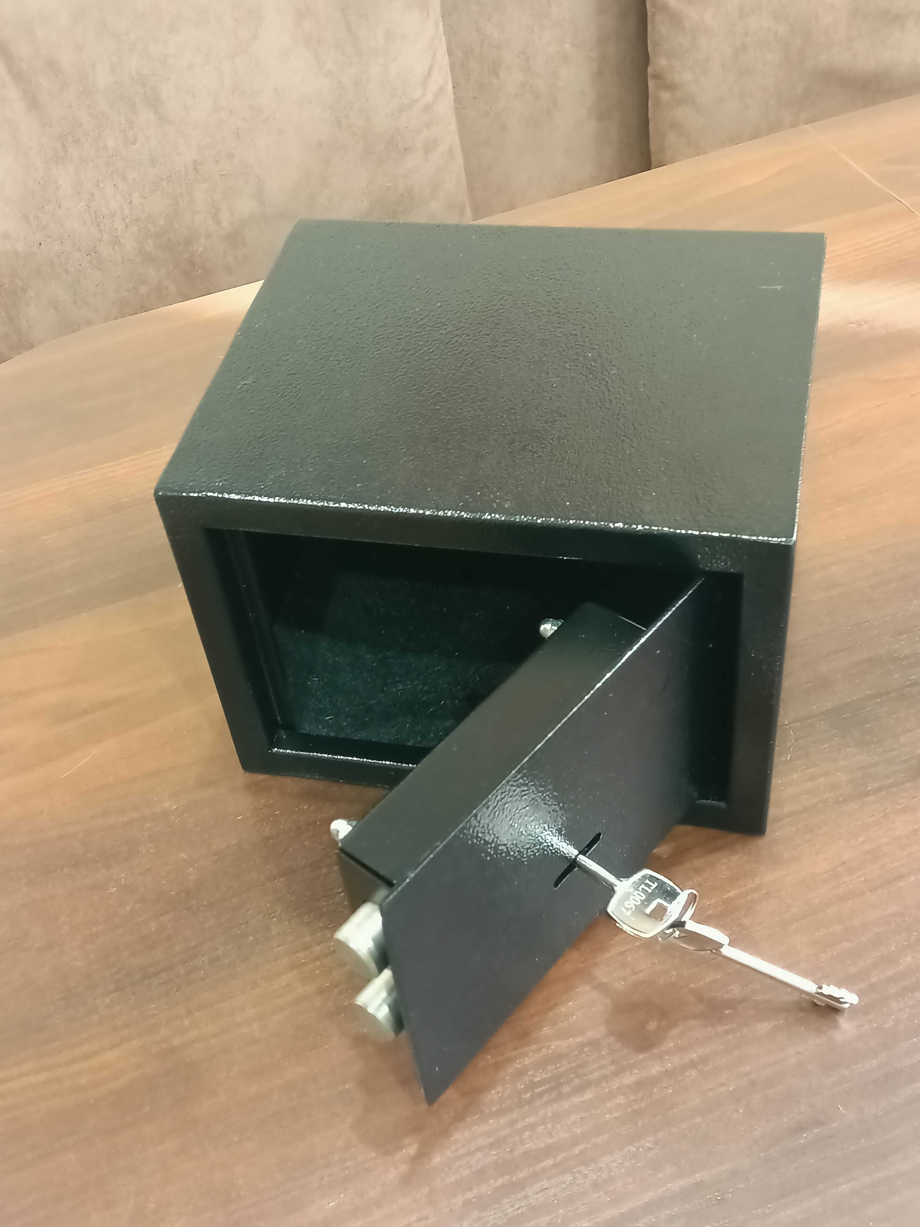 Сейф новый для оружия (пистолета)