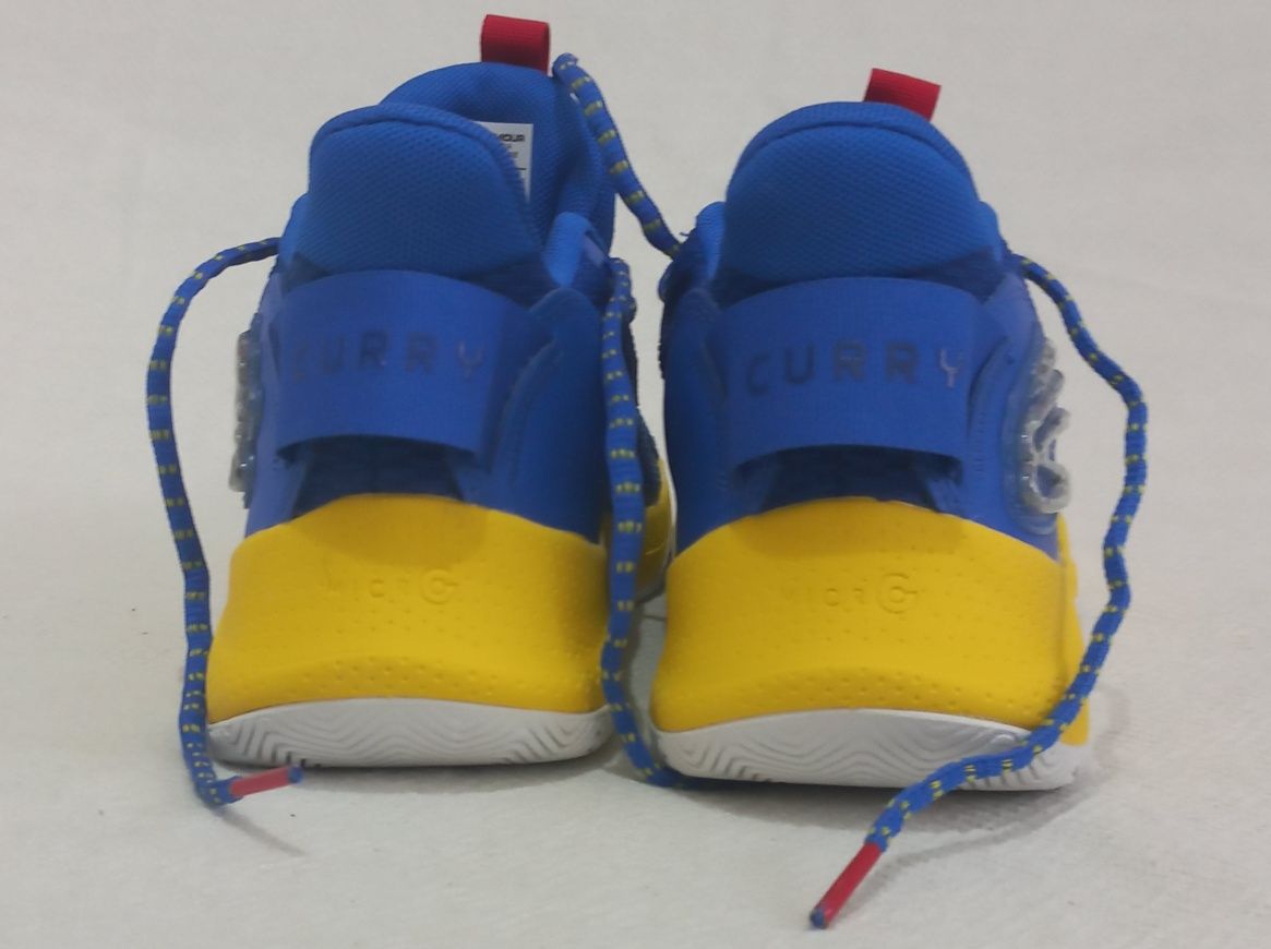 Buty żółto-niebieskie Under Armour GS Curry 3Z7 rozmiar 36 władka 23