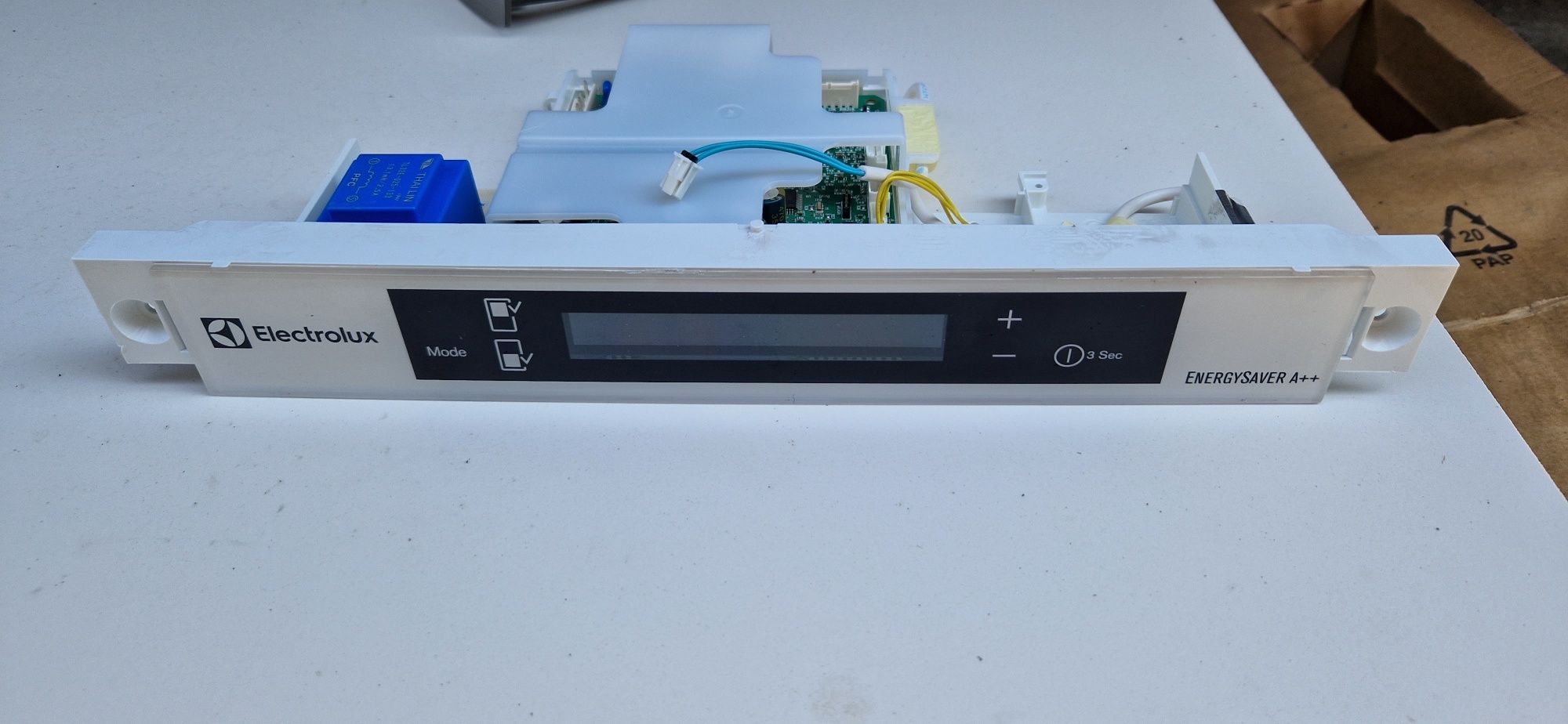 Elementy chłodziarki Electrolux ENN2852ACW