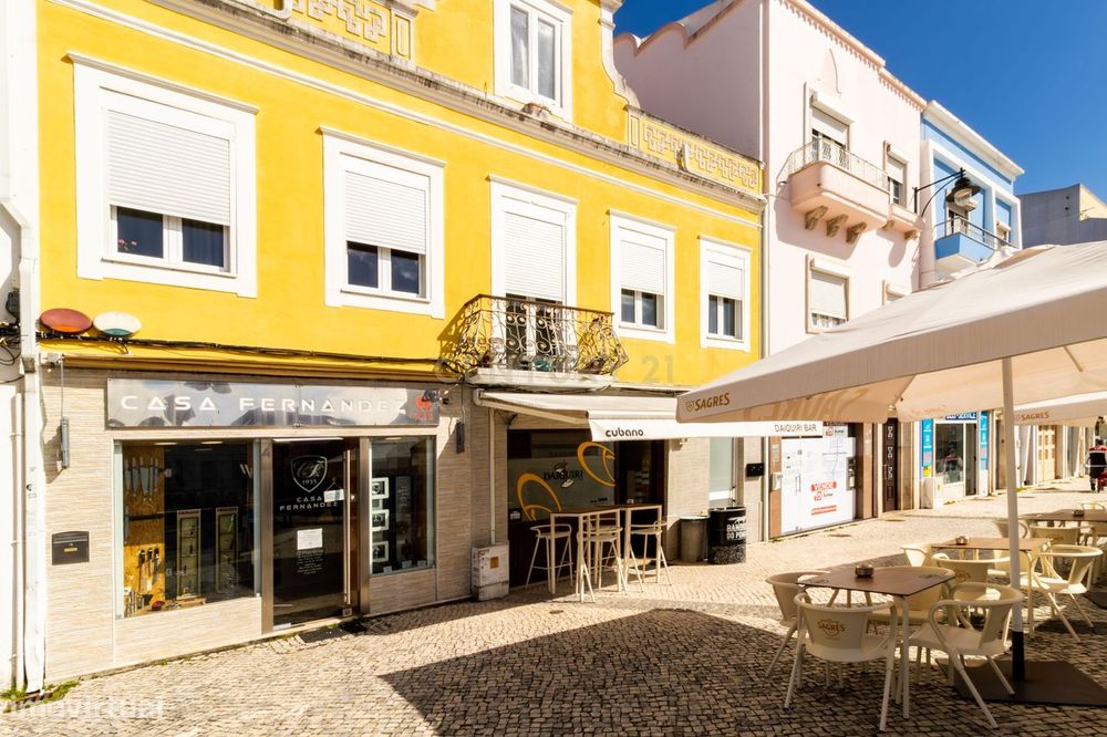 Apartamento T5 na Praça 5 Outubro, Caldas da Rainha