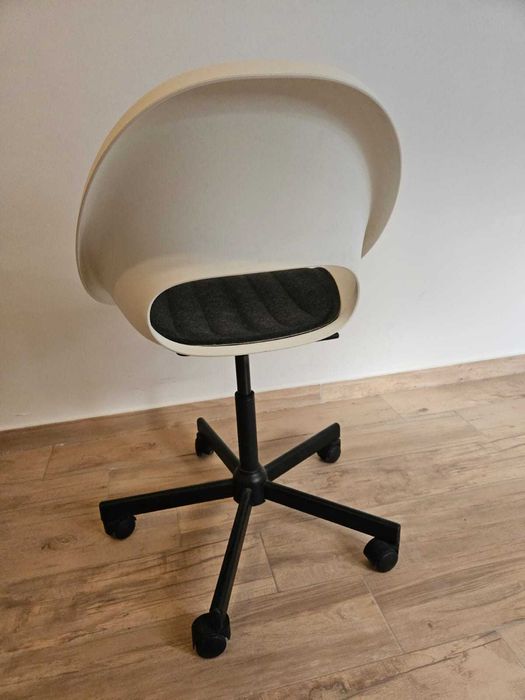 Cadeira p/escritório, branco com rodízios