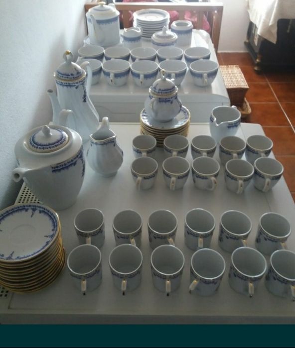 Vendo 1 conjunto de chá e 2 de café da Vista Alegre