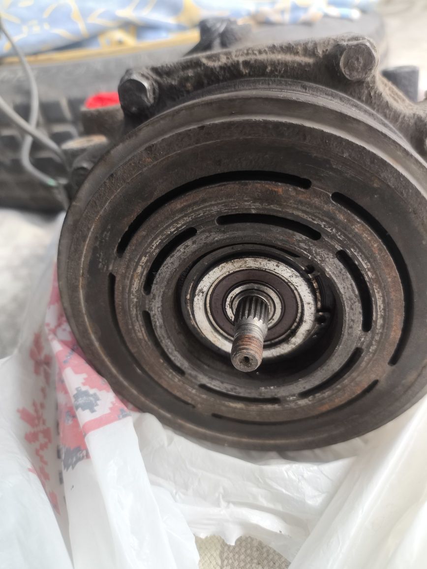 Компрессор кондиционера Mitsubishi 2.4