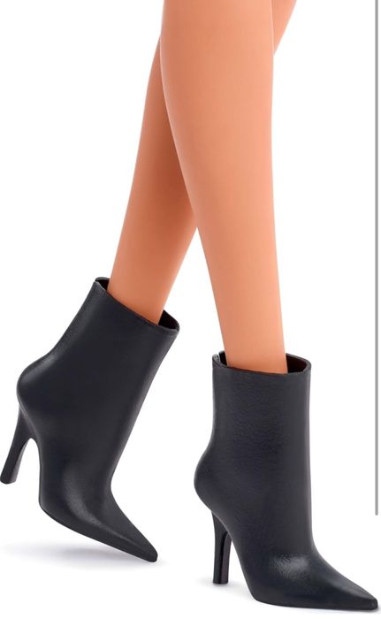 Барбі Колекційна лялька Barbie Basics Model 01, брюнетка