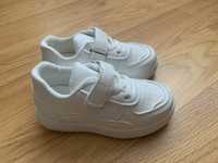 Кросівки білі дитячі