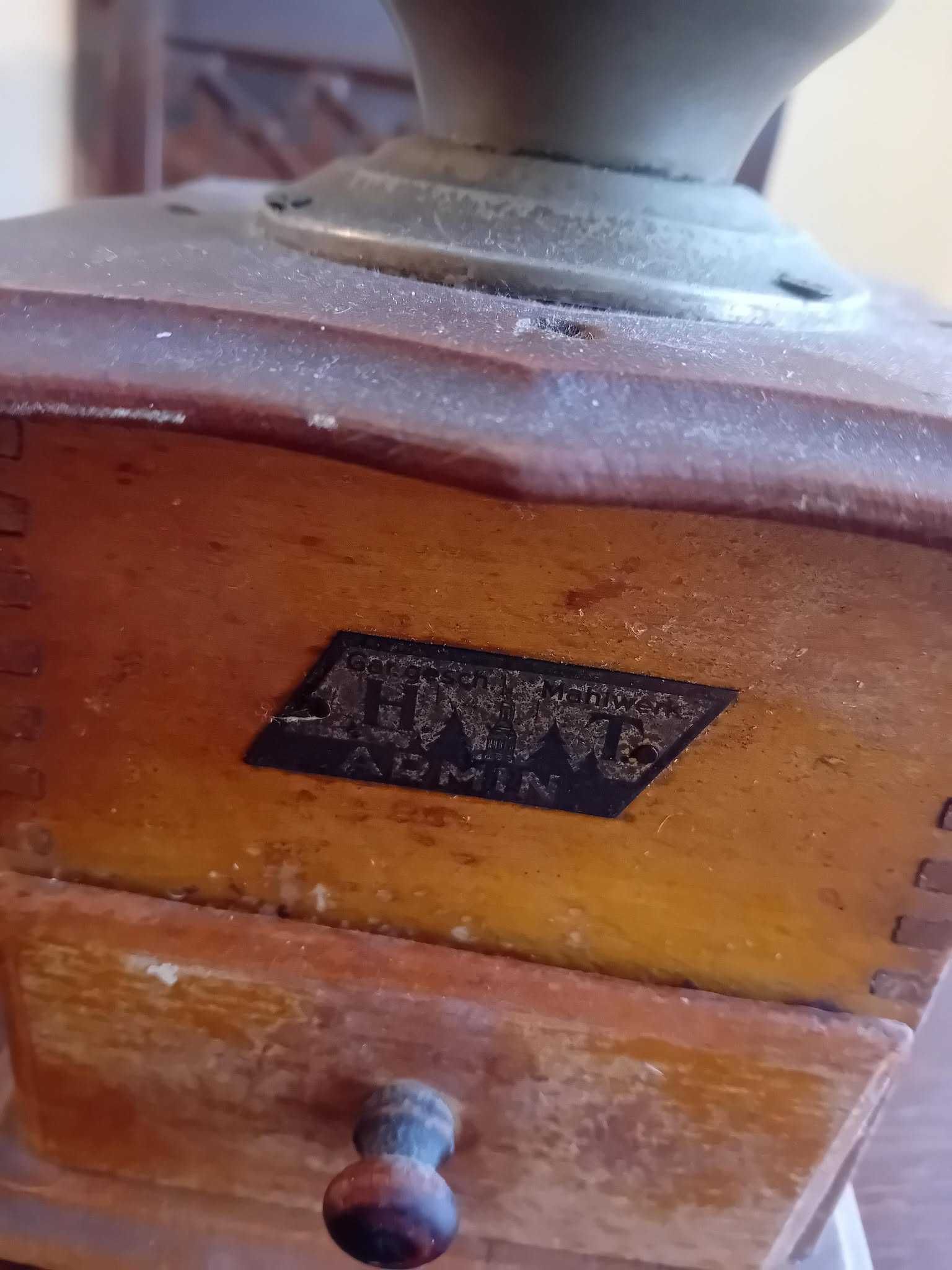 Duży zabytkowy drewniany młynek ARMIN, sprawny stan dobry !
