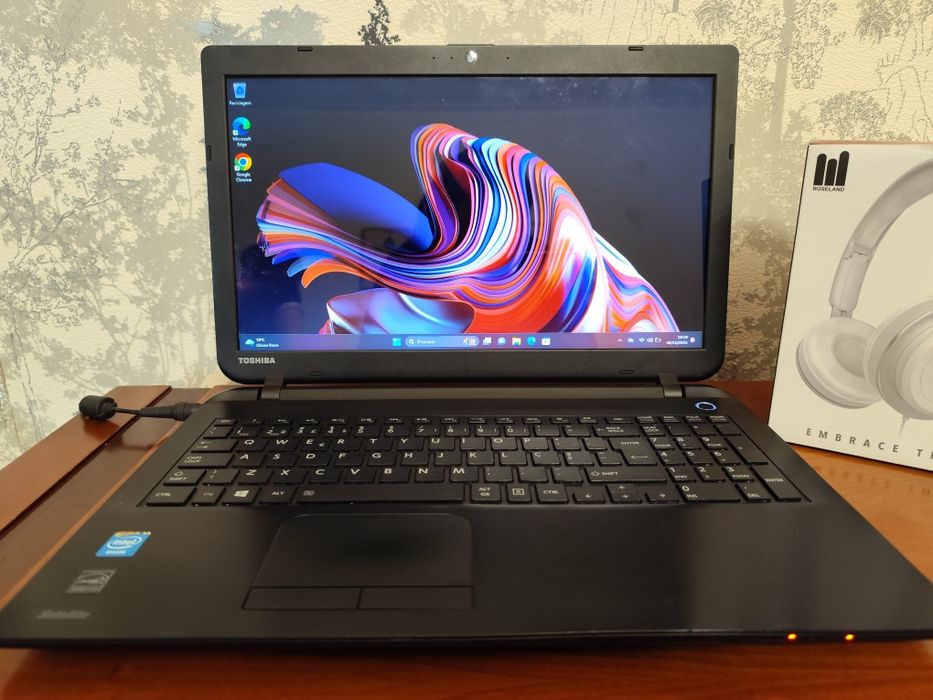Portátil Toshiba L50 OFERTA de Headphones 

Portátil com:

Windows 1