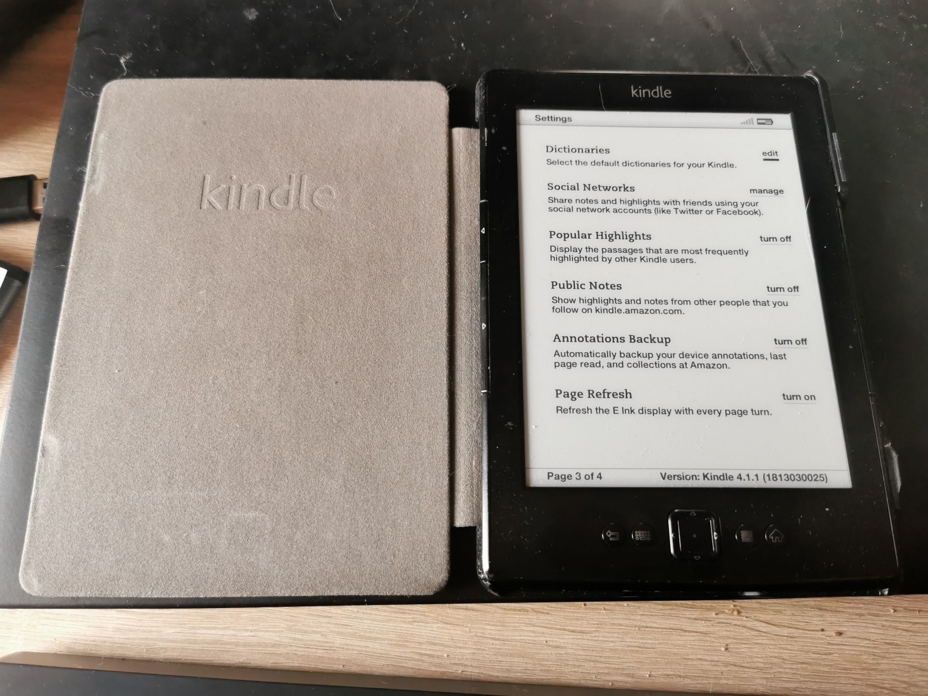 Czytnik ebooków Amazon Kindle 5 bez reklam + etui