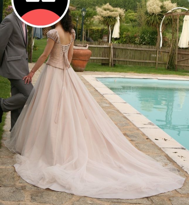 Vestido de noiva rosa, estilo princesa