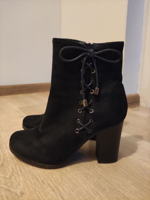 Damskie buty na obcasie
