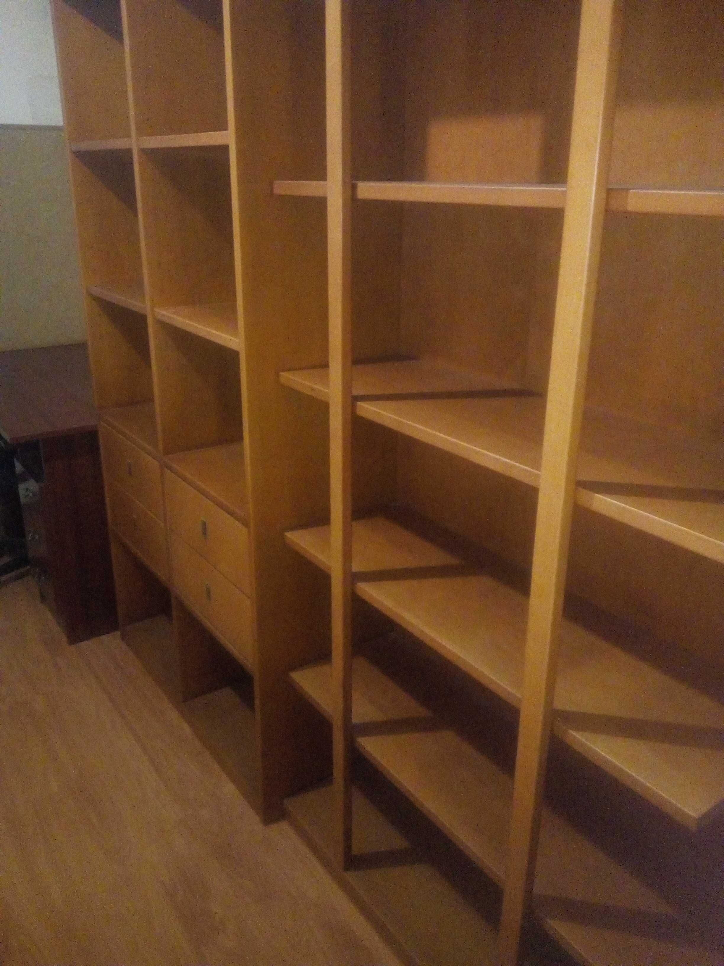 Alugo quarto para professores no centro de Mafra a 100 metros escolas