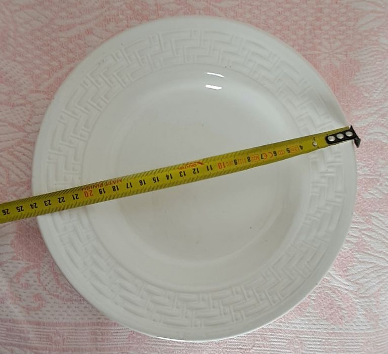 Prato fundo em faiança portuguesa,  efeito entrançado