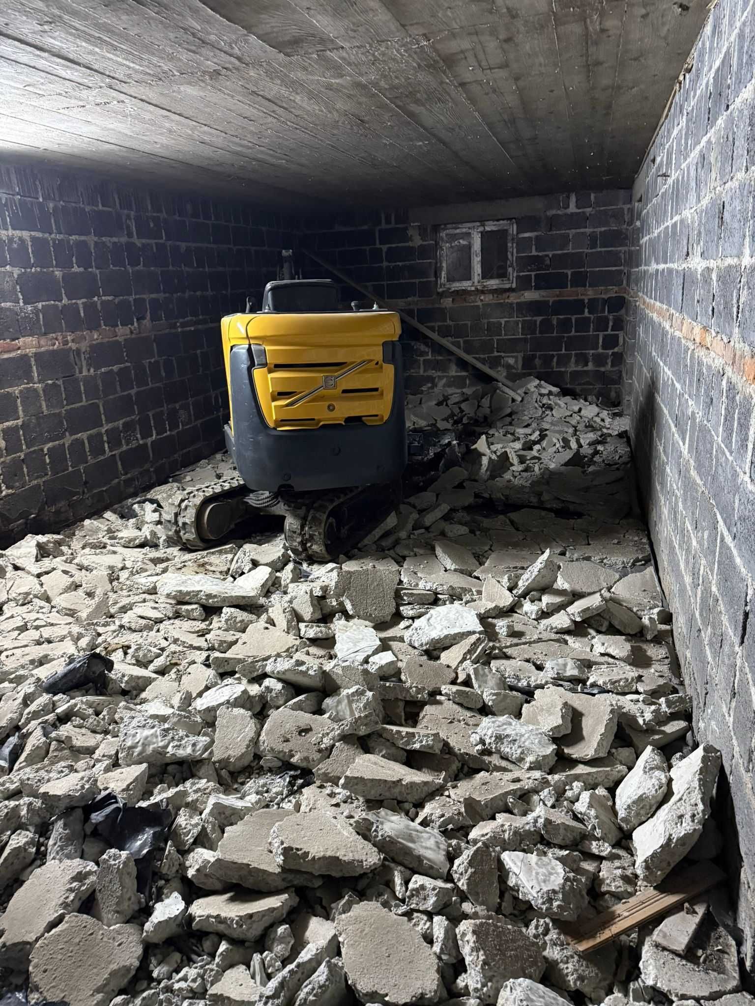 Minikoparka Volvo EC18C z 2013 rok