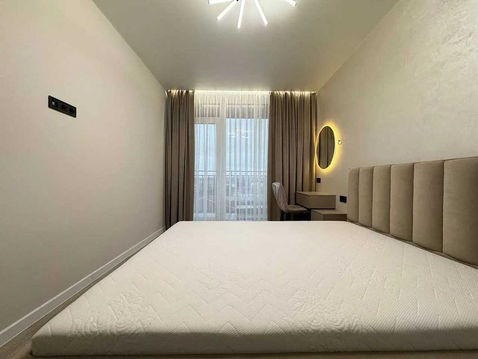 Двокімнатна з балконом поруч поруч університету