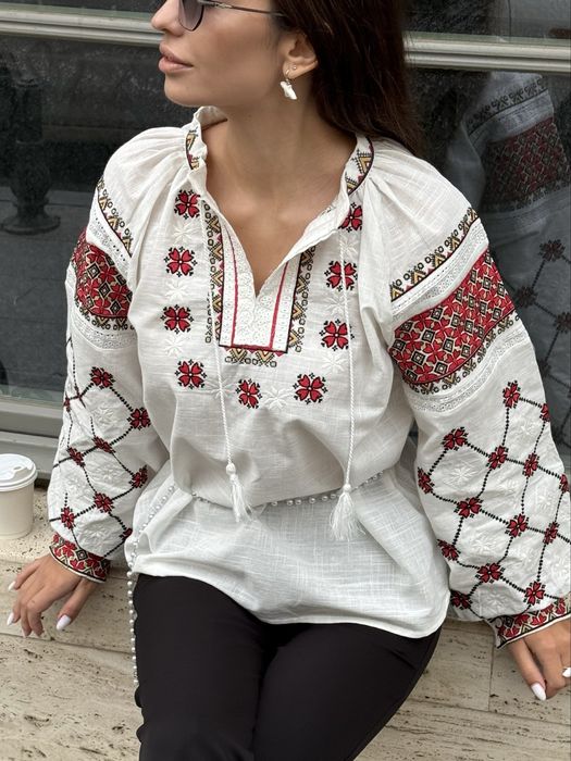 Жіноча вишиванка в НАЯВНОСТІ