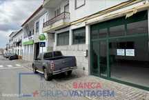 Loja em prédio urbano no centro de Moura com 207m2