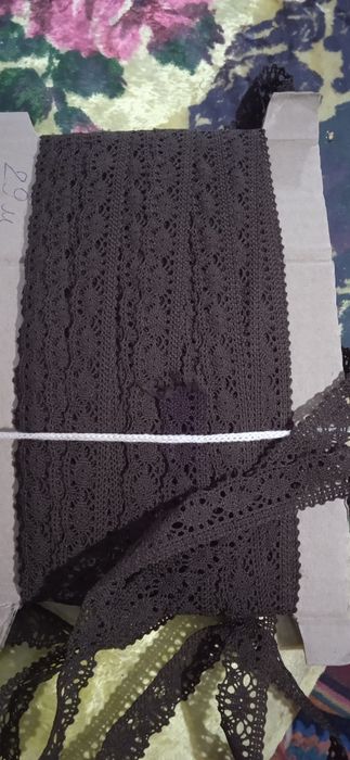 Продам тасьму червону та коричневу