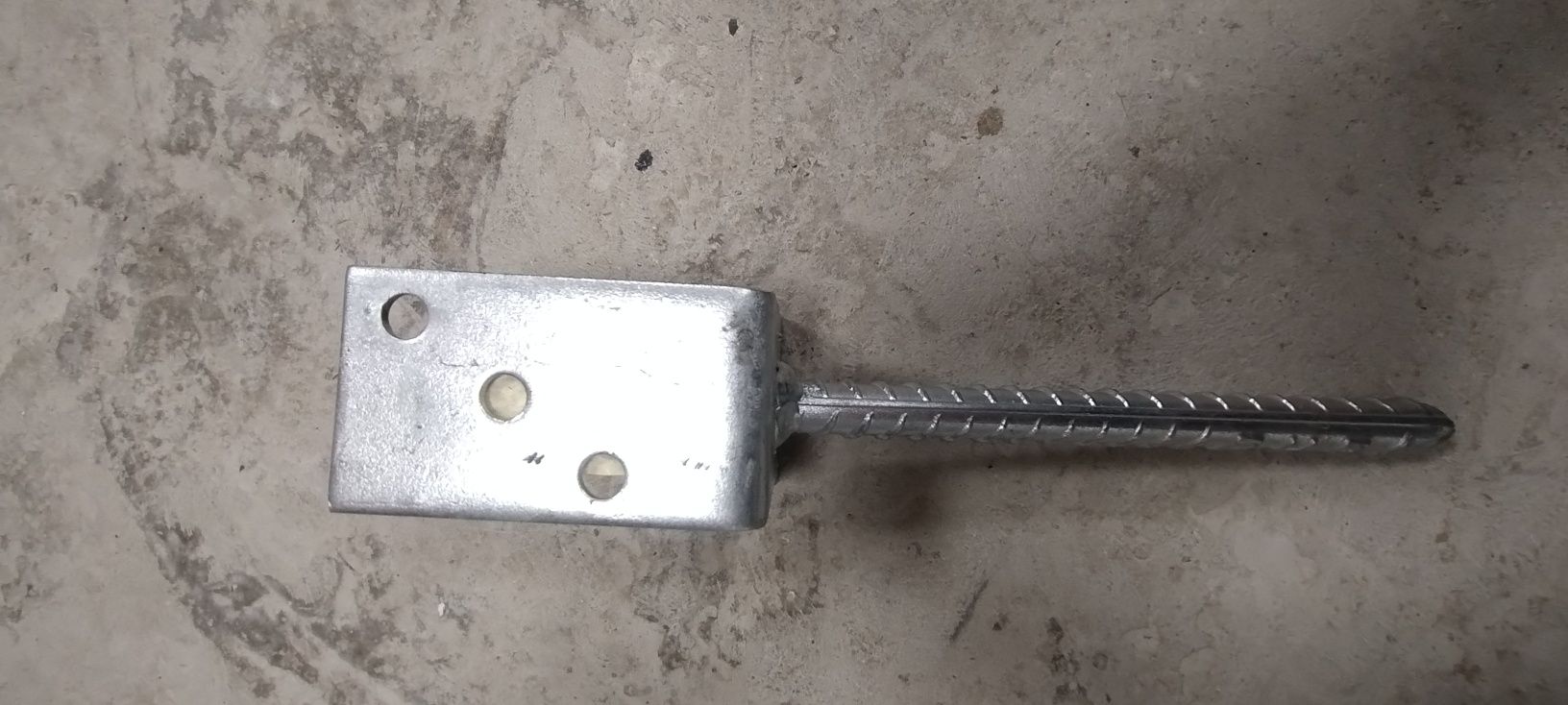 Wspornik słupa forma L stal żebrąz 80 mm ALBERTS