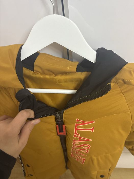 Дитячий пуховик.