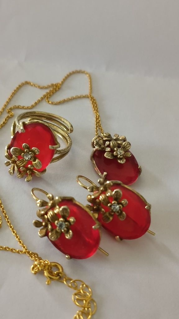 Conjunto de jóias, anel, brincos e colar
