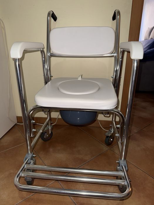 Cadeira de banho sanitária