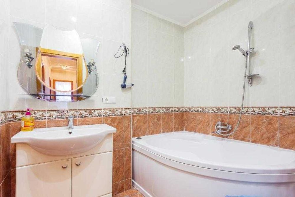 2к ЛЮКС біля метро Дарниця, новий будинок, 6 спальних місць, подобово