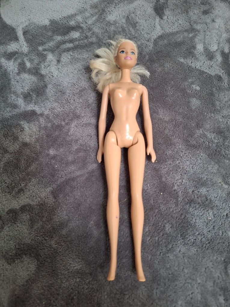 Lalka barbie e dobrym stanie