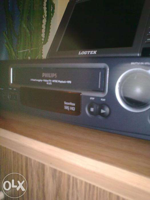 Magnetowid stereo nicam Philips HR 820