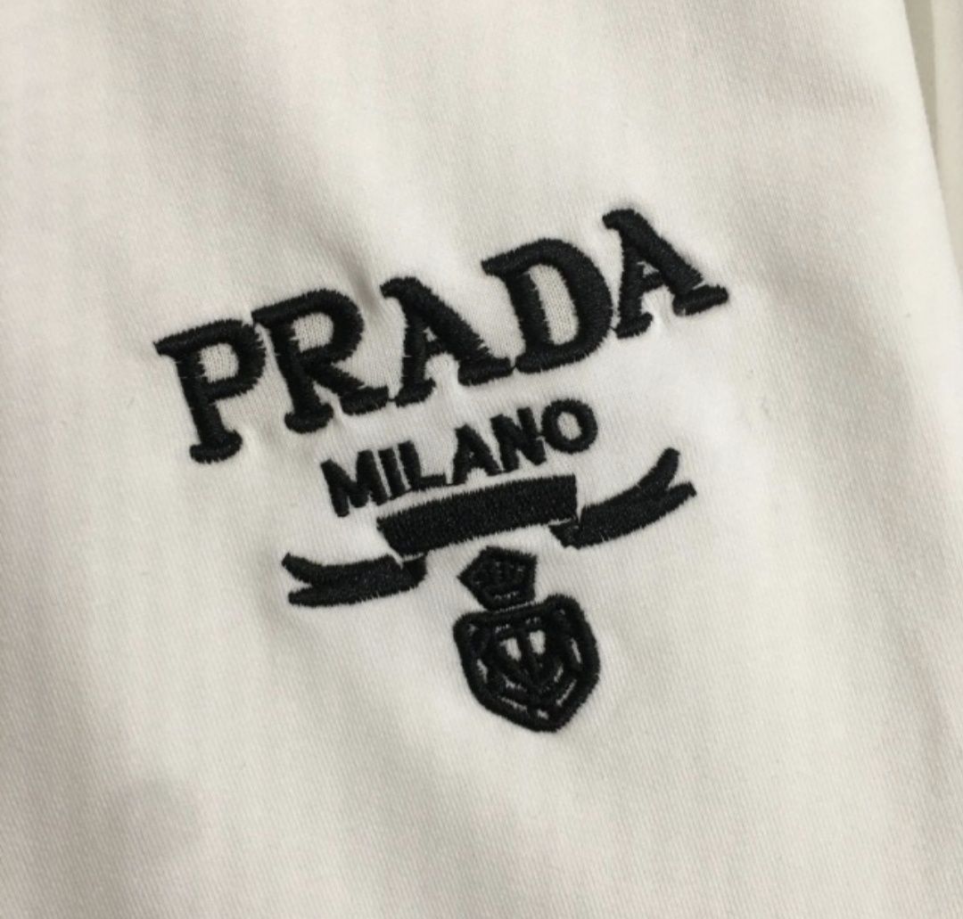 Летний костюм Prada 44-46