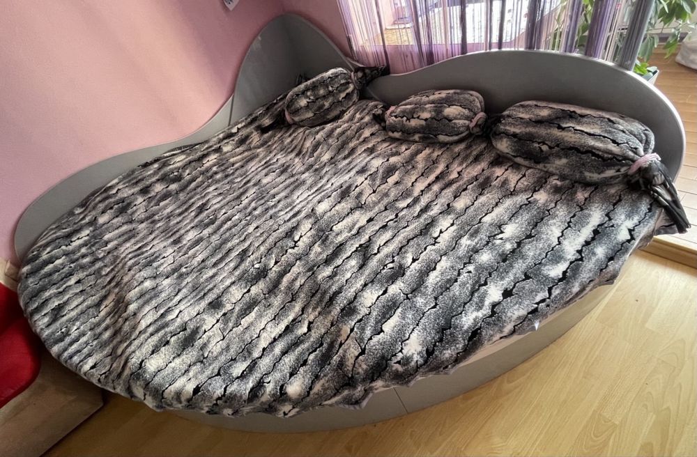 Нестандартне і дуже зручне двоспальне Ліжко