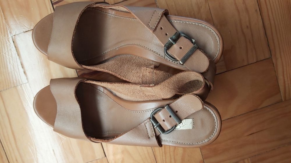 Sandálias camel Stradivarius 37