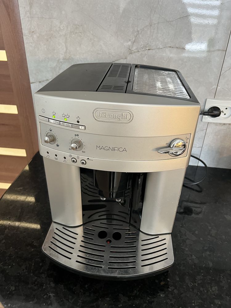 Кавомашина DeLonghi ESAM 3200 S Magnifica