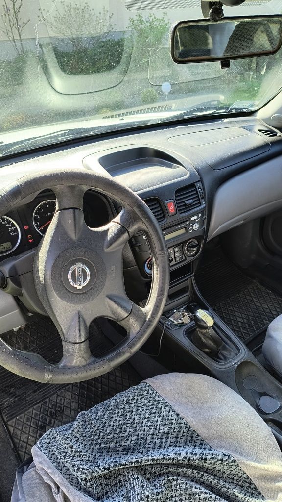 Nissan almera 1,5 benzyna 2003