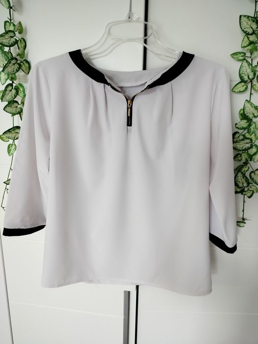 bluzka biała elegancka z suwakiem z dekoltem