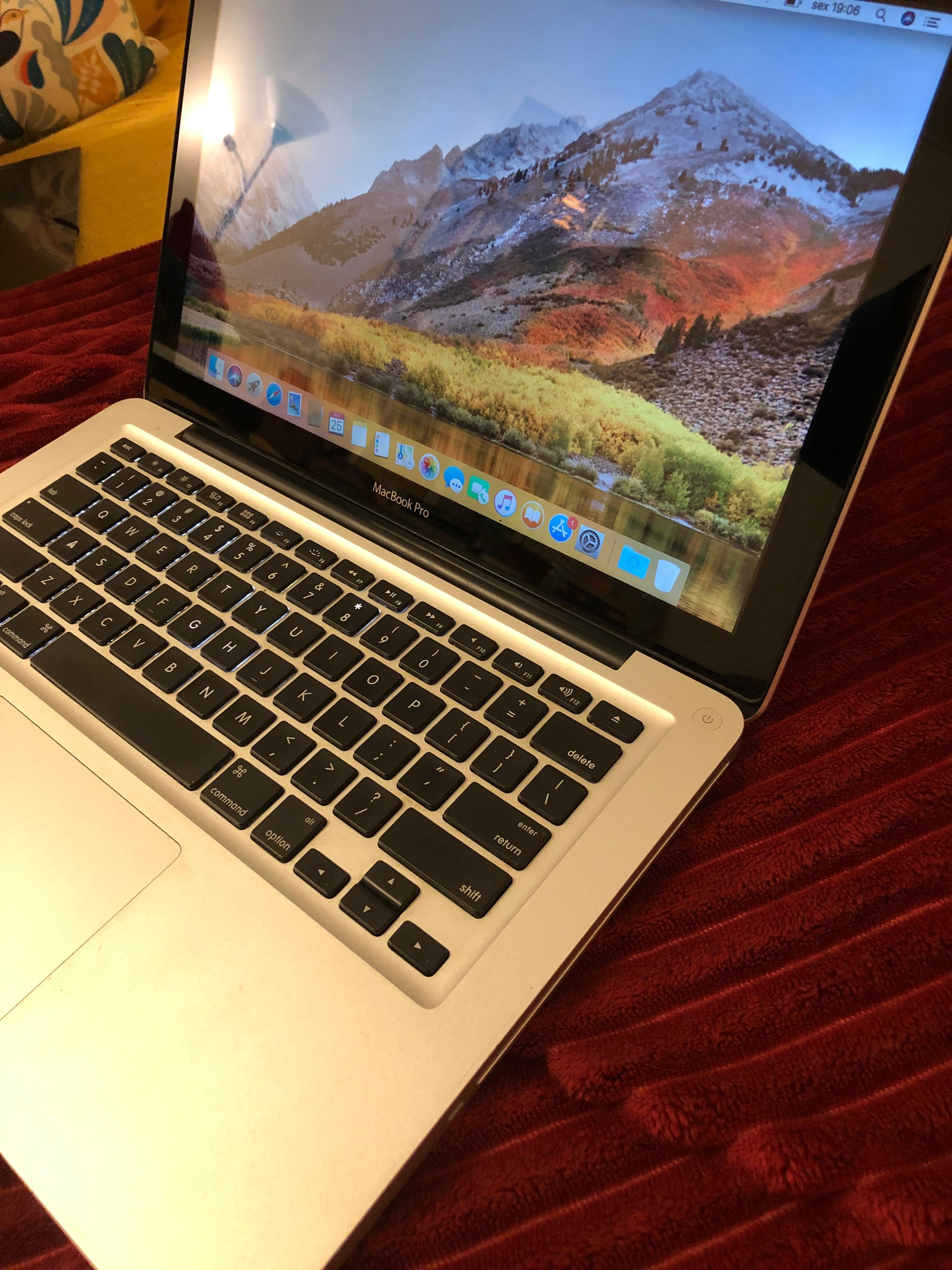 MACBOOK PRO 13.3 POLEGADAS / 8GB MHz / 480 GB sata