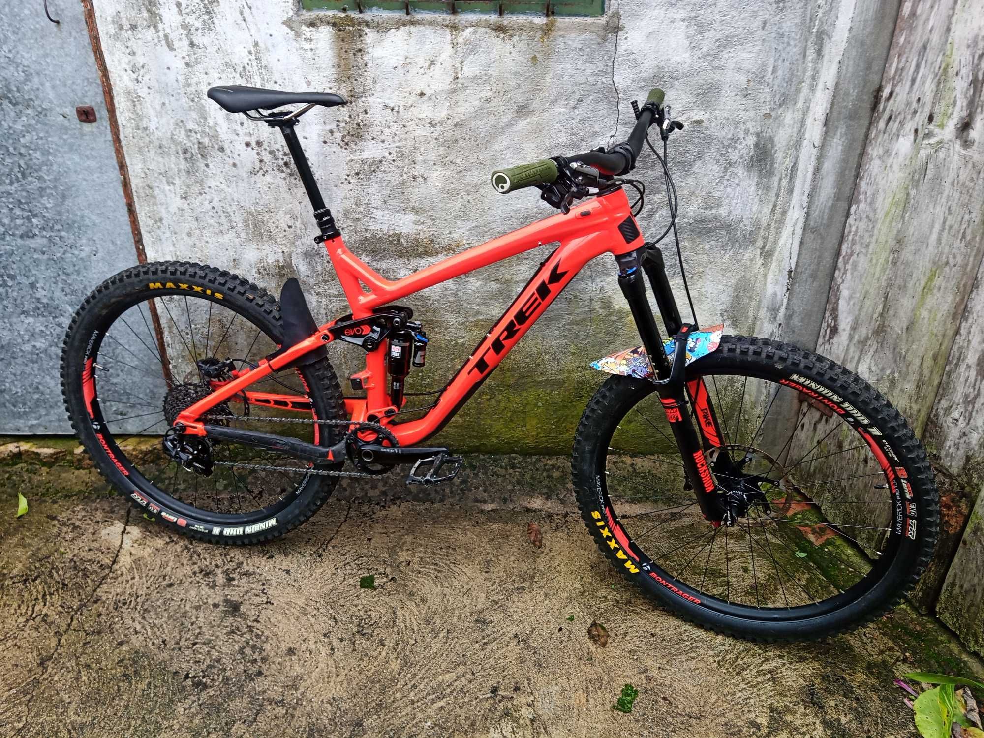 Bicicleta doble suspensão 27,5 semi-nova