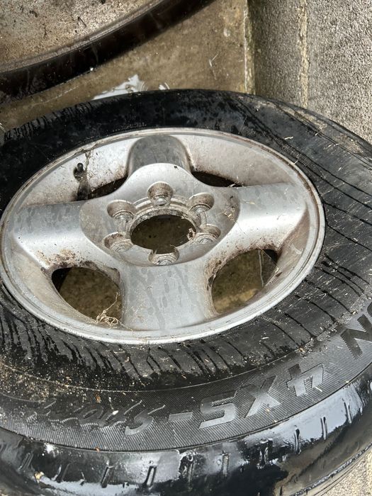 Jantes + pneus de nissan navara
