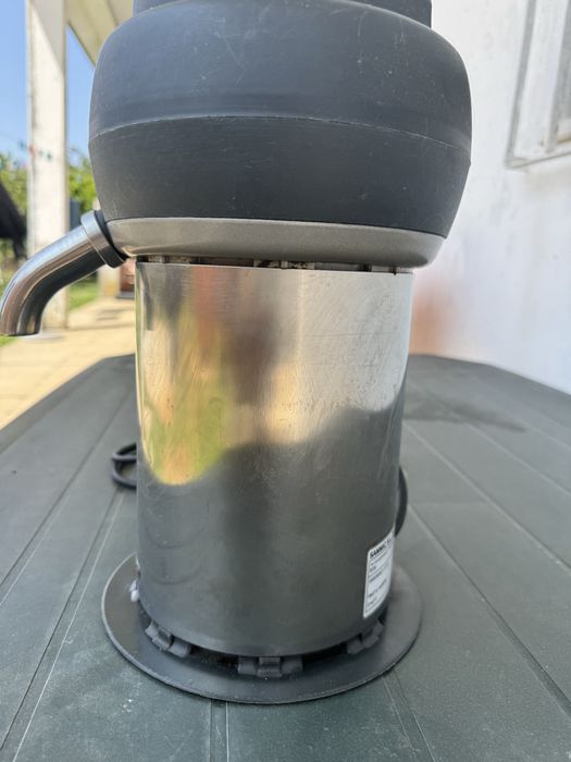 Espremedor de citrinos profissional