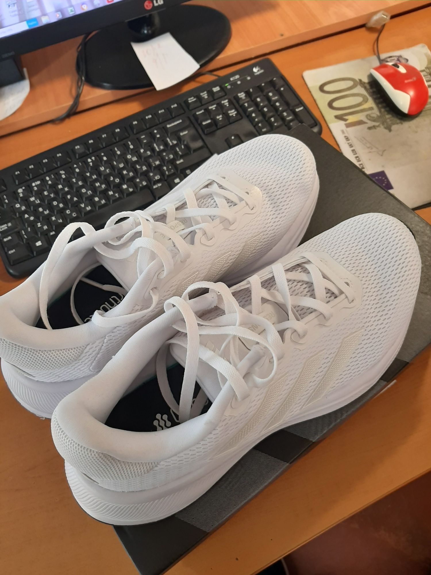 Кроссовки Аdidas белые и чёрные