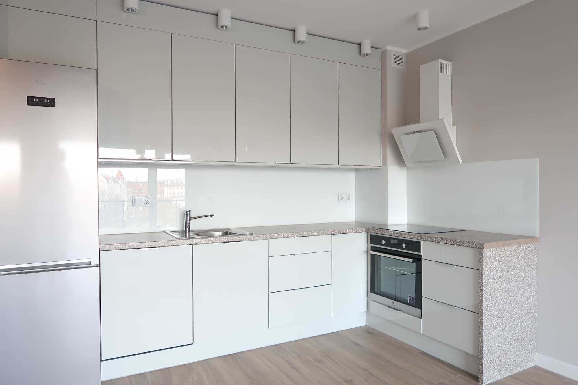 Nowy apartament w CENTRUM z widokiem na rzekę