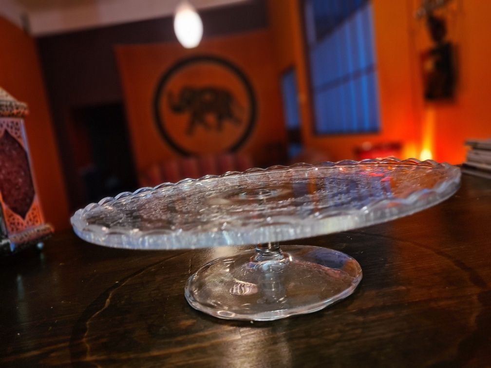 Patera szklana na nóżce z wzorem lub bez