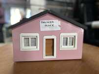 Candeeiro em Forma de Casinha Rosa – Peça Única