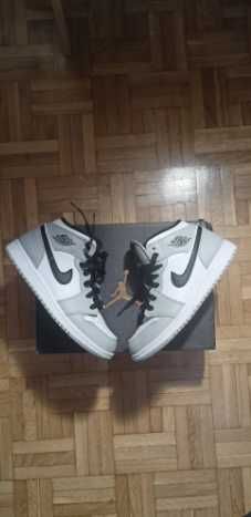 Nike Air Jordan 1 Mid "Light Smoke Grey" Eur 43