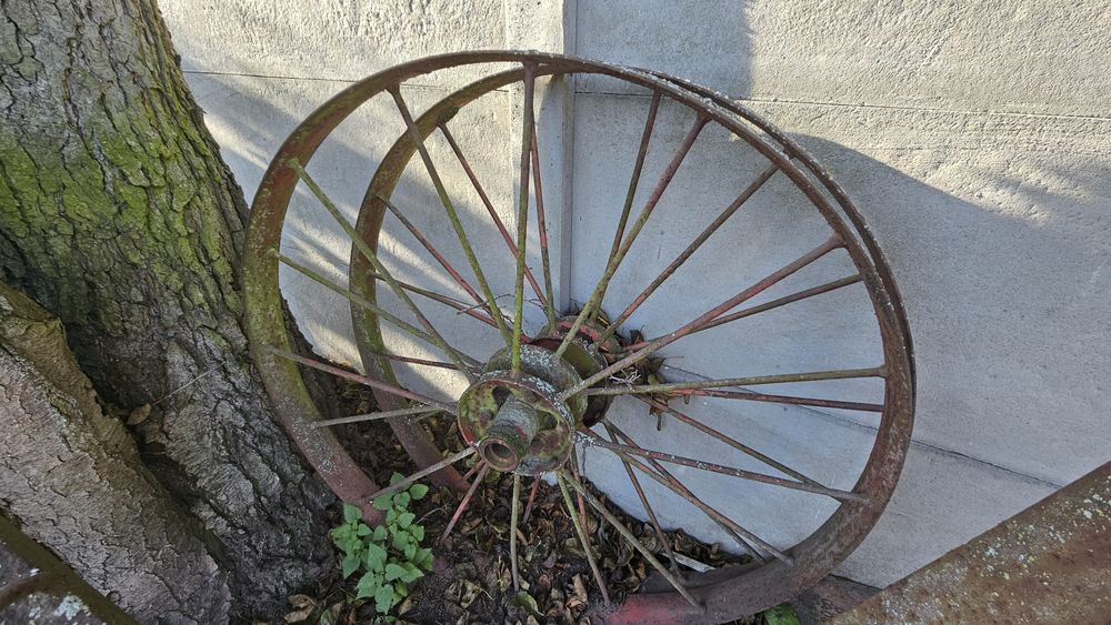 Stare metalowe koła