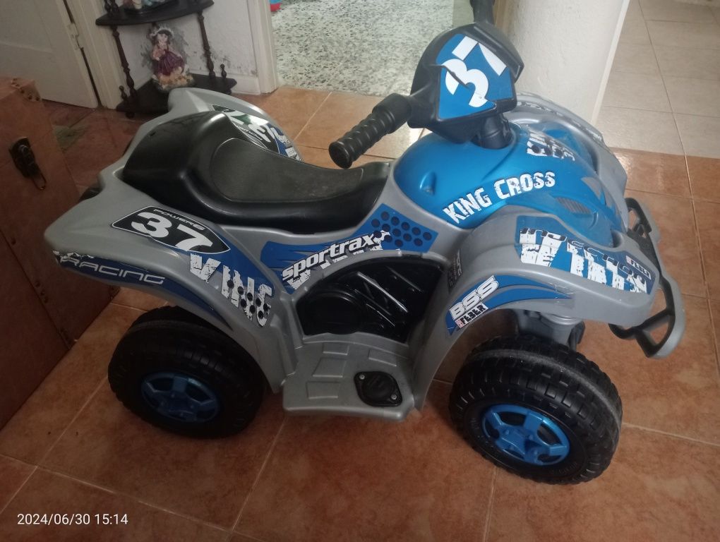 Moto 4 criança bateria